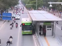 Hà Nội có thể cho các loại xe khác đi vào làn bus nhanh BRT