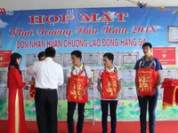 Công ty lì xì vàng cho công nhân ngày khai trương đầu năm