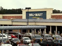 Walmart nâng độ tuổi được phép mua súng