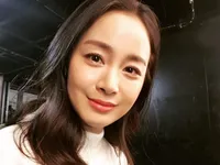 Kim Tae Hee lần đầu xuất hiện sau thời gian nghỉ sinh