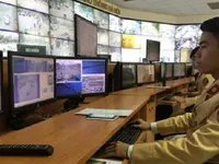 Hà Nội: Xử phạt 19 xe biển xanh, biển đỏ qua hệ thống camera