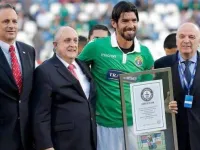 Sebastian Abreu lập kỷ lục Guiness 'vô tiền khoáng hậu' của thế giới bóng đá