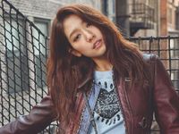 Park Shin Hye thả dáng trên đường phố New York