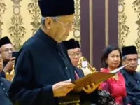 Ông Mahathir Mohamad nhậm chức Thủ tướng Malaysia