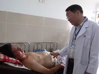 Ăn nấm đông cô, nam thanh niên nhập viện vì không nhai kĩ