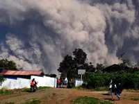 Indonesia nâng cảnh báo núi lửa Merapi lên mức cao thứ hai