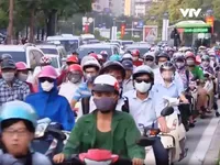 Có đường riêng, xe bus nhanh vẫn phải đi chung trong giờ cao điểm