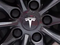 Cổ phiếu Tesla lao dốc chóng mặt