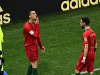 FIFA World Cup™ 2018: Báo Anh lý giải hành động 'vuốt râu' ăn mừng của C.Ronaldo