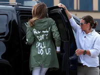 Chiếc áo gây tranh cãi của bà Melania Trump