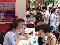 Hàng nghìn thí sinh tham gia ngày hội tư vấn xét tuyển Đại học, Cao đẳng 2018 tại Hà Nội