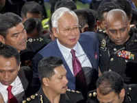 Cựu Thủ tướng Malaysia Najib đối mặt với bản án 20 năm tù