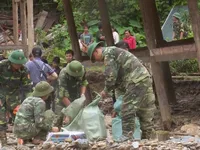 Lai Châu: Bộ đội biên phòng giúp dân khắc phục hậu quả sau mưa lũ