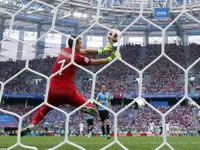 Thủ thành Muslera trở thành “Karius thứ 9” tại FIFA World Cup™ 2018