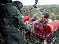 Thủ tướng Ấn Độ thăm người dân vùng lũ ở bang Kerala