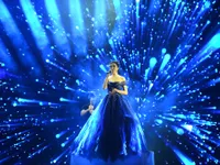 Hoa hậu Nguyễn Thị Huyền xuất thần hát tiếng Anh như Diva