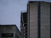 Tháp 45 tầng bị nghiêng sau trận động đất ở Venezuela