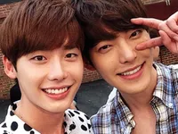 Vừa hồi phục, Kim Woo Bin đã vi vu cùng bạn thân Lee Jong Suk