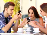 Nghiện điện thoại thông minh - Căn bệnh của kỷ nguyên số