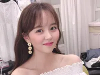 Kim So Hyun viết thư tay bày tỏ tình cảm với fan