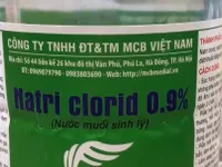 Hàng loạt nhà thuốc vẫn phân phối nước muối sinh lý không đủ điều kiện lưu hành