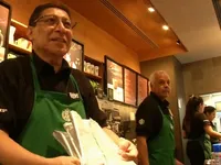 Quán Starbucks đầu tiên thuê nhân viên cao tuổi