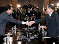 South Korean minister departs for the north to discuss summit