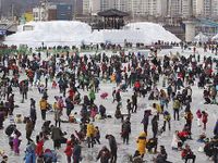 Tưng bừng lễ hội câu cá trên băng ở Hàn Quốc
