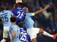 Late goals give Manchester City 3-2 win at Schalke