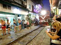 Hà Nội giải tỏa các quán cà phê đường tàu
