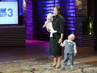 Shark Tank Việt Nam: “Mẹ bỉm sữa” khiến Shark Việt, Linh tranh giành rót 5 tỷ đồng