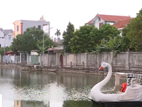 Vụ 2 trẻ đuối nước ở Hà Nội: 1 người lớn và 4 trẻ em trên thuyền đạp vịt dành cho 2 người