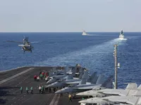 Mỹ dịch chuyển tàu sân bay qua eo biển Hormuz