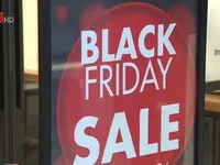 Nhiều cửa hàng, trung tâm thương mại “chạy đua” khuyến mãi dịp Black Friday