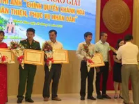 Khánh Hòa trao giải cuộc thi ảnh chính quyền thân thiện, phục vụ nhân dân