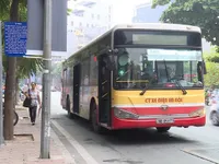 Xe bus tại Hà Nội và TP.HCM hoạt động trở lại từ ngày 4/5