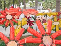 Khu vườn đặc biệt làm từ rác thải nhựa