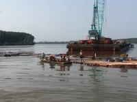 Tiếp tục tìm kiếm 2 thợ lặn mất tích lúc trục vớt tàu chìm