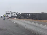 Tai nạn xe tải trên cao tốc Texas do sương mù