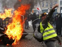 Paris, Pháp chìm trong biển lửa vì bạo loạn