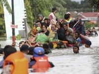 Lở đất và lũ quét tại Indonesia: Số người thiệt mạng tăng lên gần 90 người