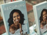 Hồi ký 'Becoming' của Michelle Obama bán đươc 10 triệu bản trong vòng 5 tháng