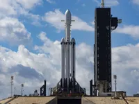 SpaceX hoãn vụ phóng thương mại đầu tiên của tên lửa Falcon Heavy