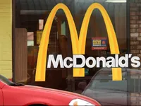 McDonald xin lỗi khách hàng bị ngộ độc trà sữa nhiễm chất tẩy rửa