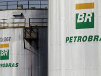 Petrobras bán 8 nhà máy lọc dầu