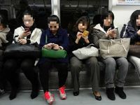 Hàn Quốc cảnh báo tình trạng nghiện điện thoại thông minh, Internet trong giới trẻ