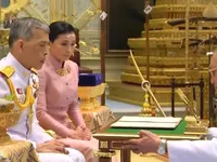 Nhà vua Thái Lan Rama X sắc phong hoàng hậu