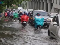 TP.HCM bước vào 10 ngày mưa gió