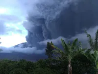 Núi lửa Sinabung tiếp tục phun trào