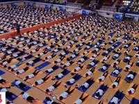 Gần 1.000 người dân Hà Nội tham gia đồng diễn hưởng ứng Ngày Quốc tế Yoga